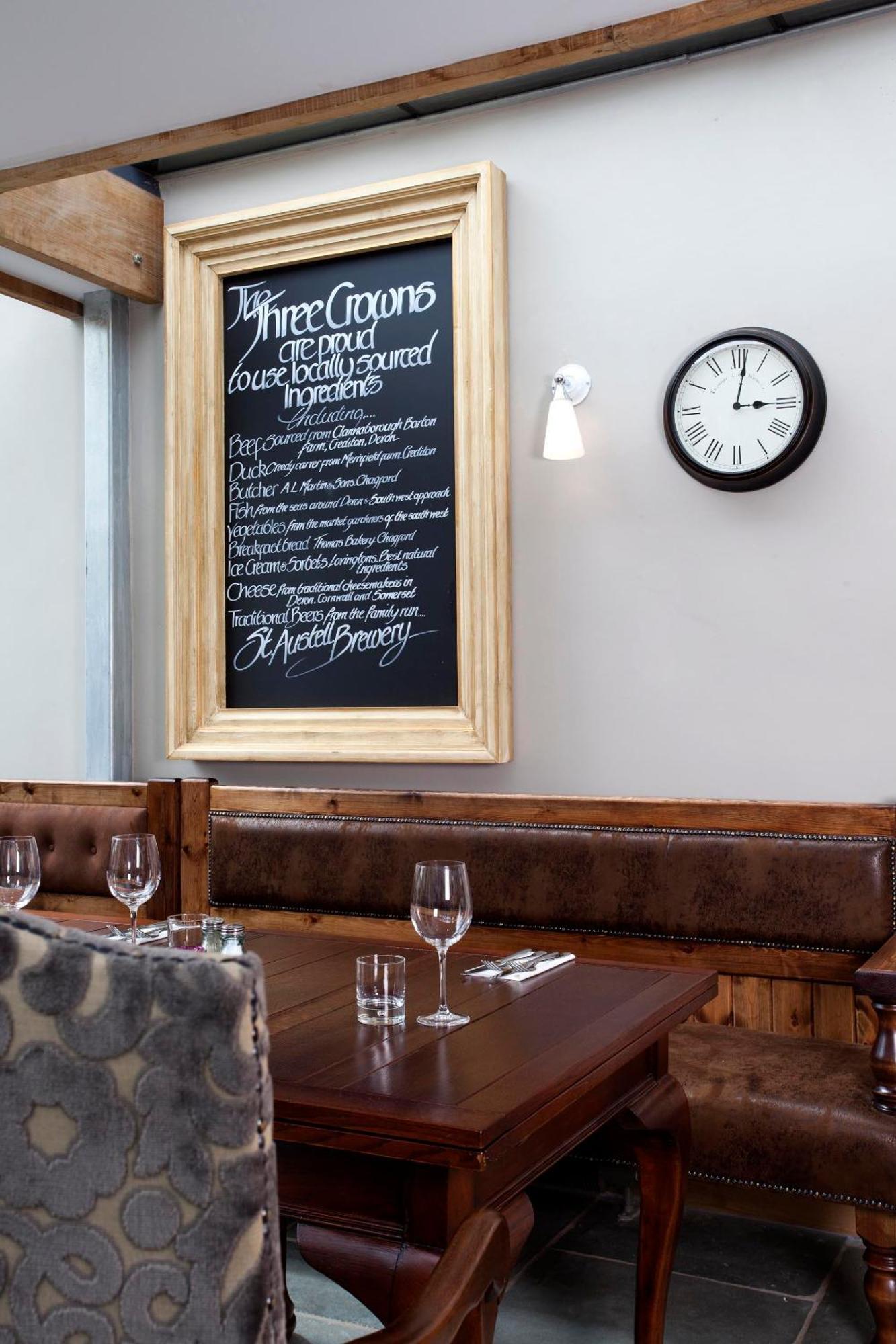 The Three Crowns Hotel Chagford Buitenkant foto Interior of the restaurant