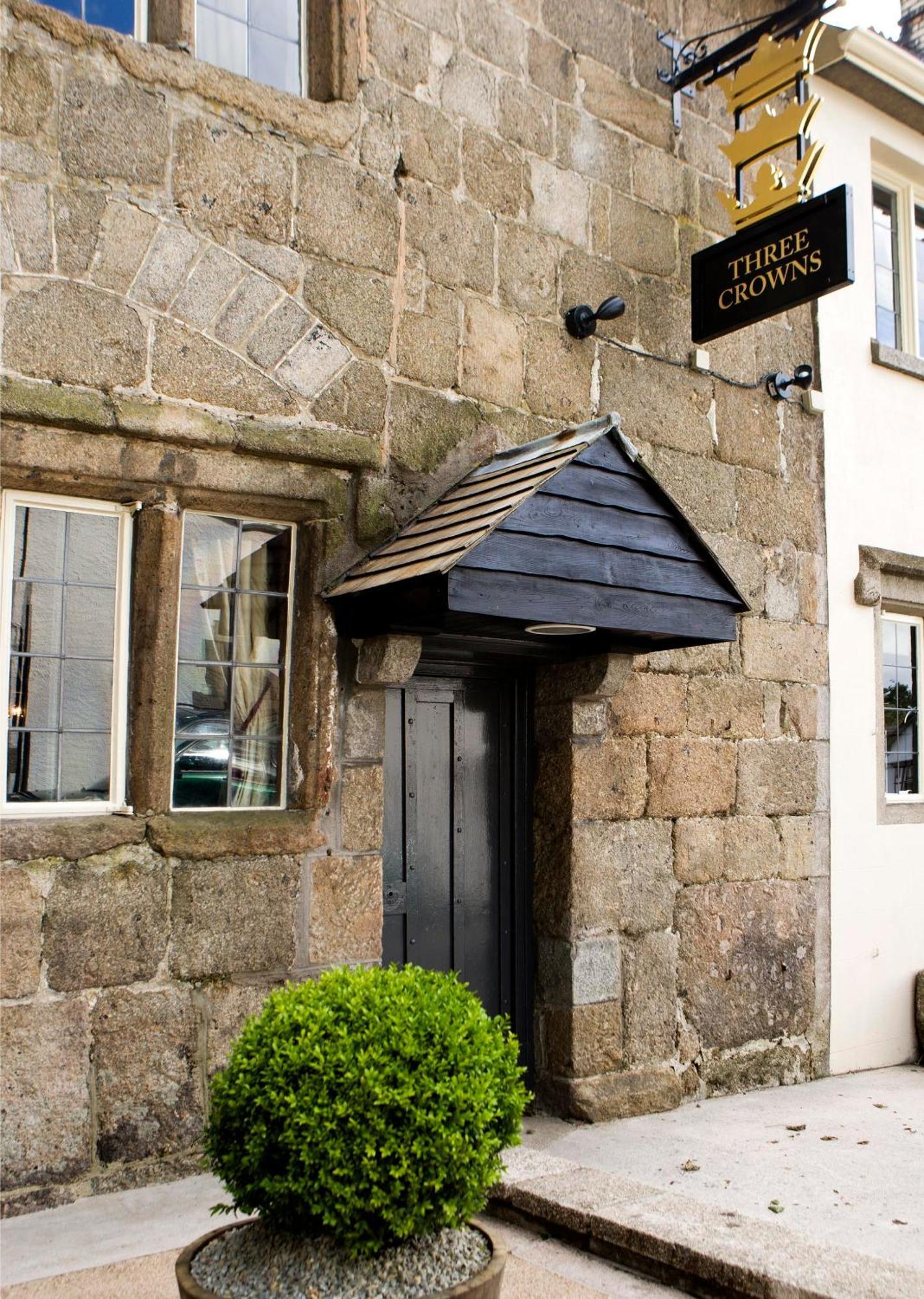 The Three Crowns Hotel Chagford Buitenkant foto The door of the former stable