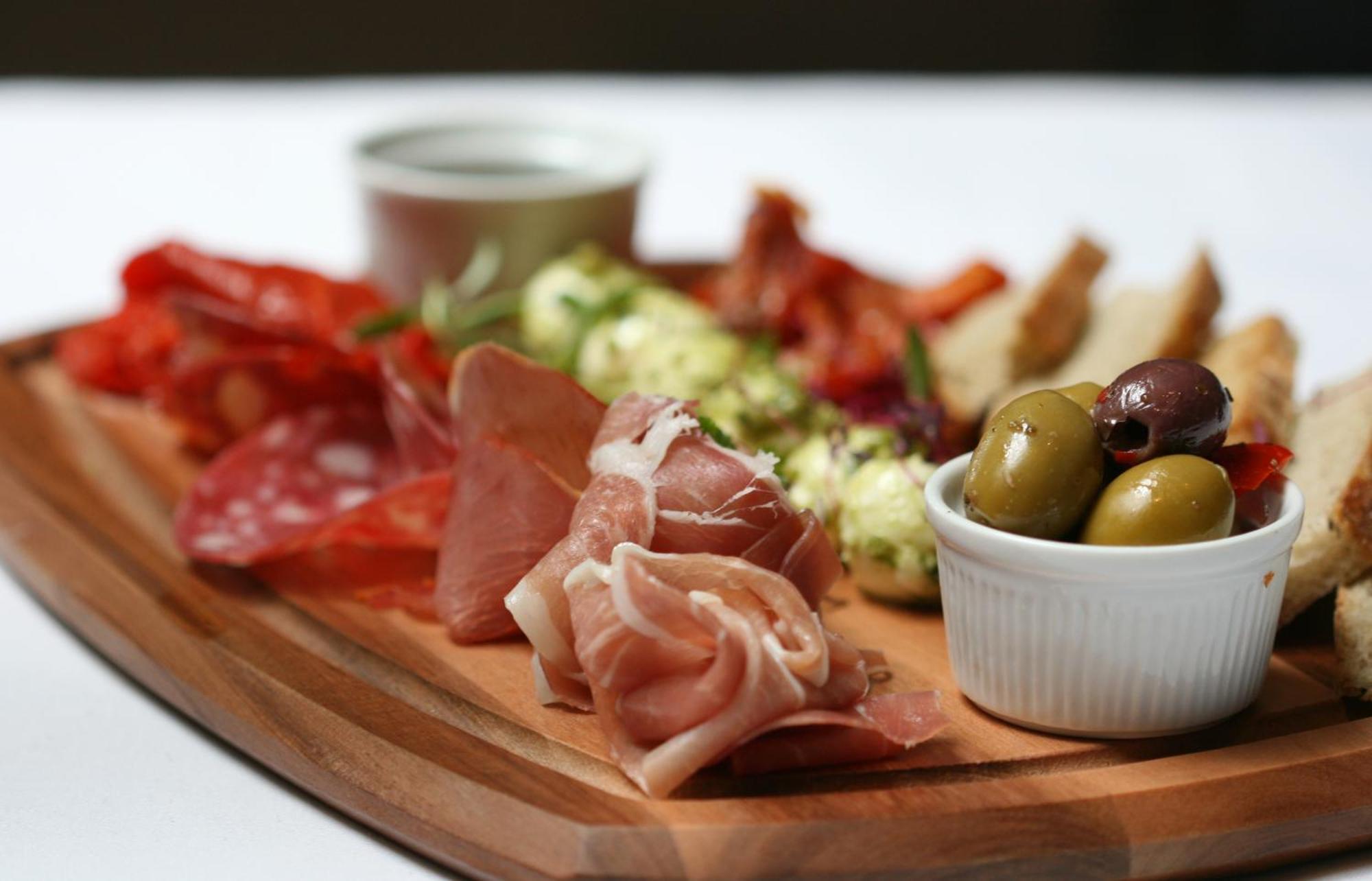 The Three Crowns Hotel Chagford Buitenkant foto A selection of cured meats