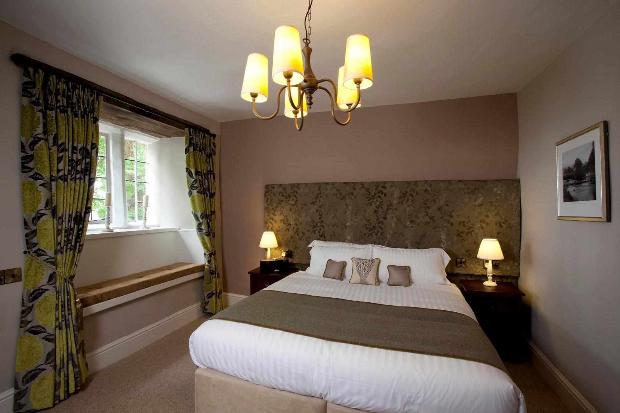 The Three Crowns Hotel Chagford Buitenkant foto A bedroom at The Old parsonage