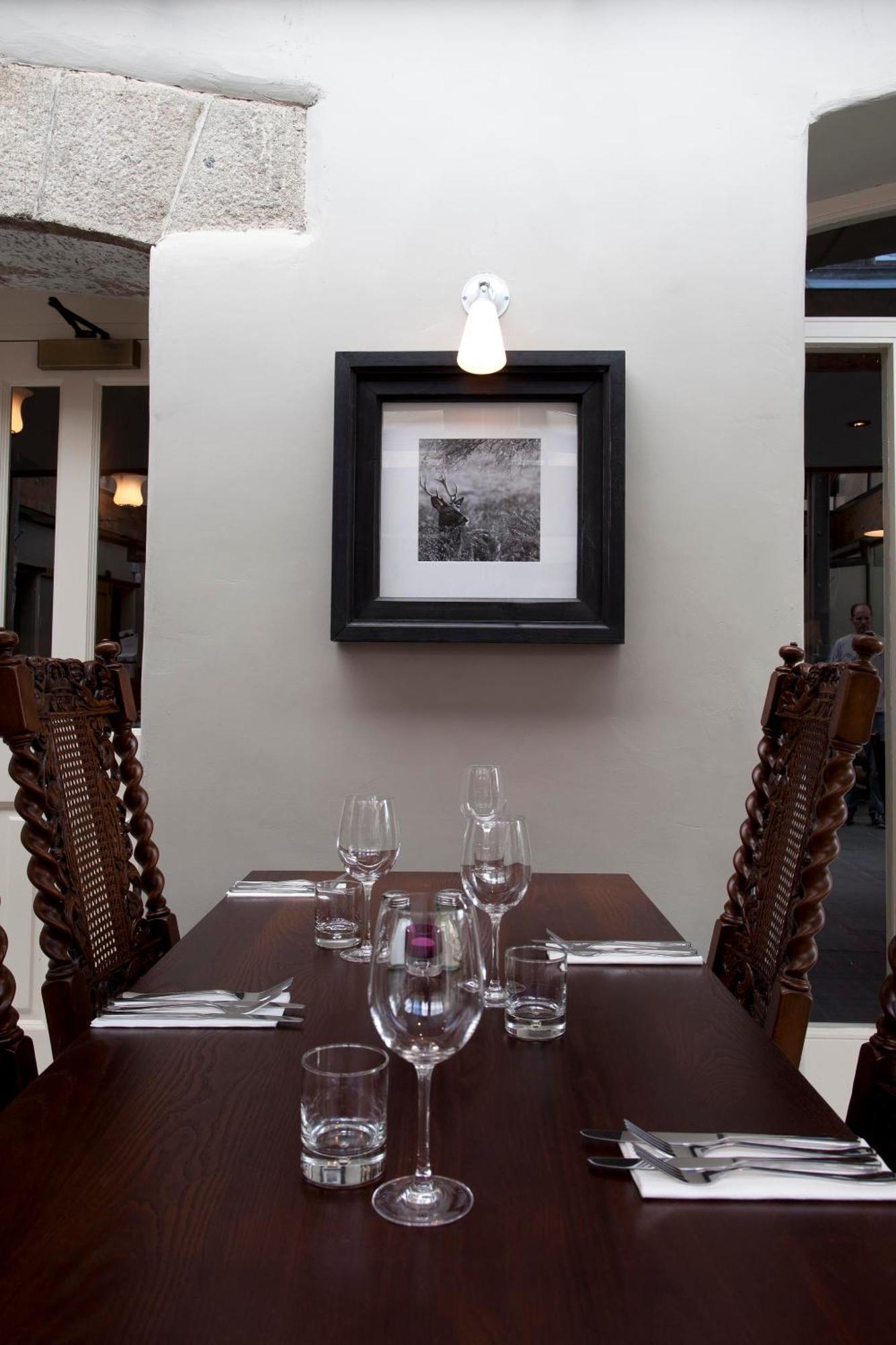The Three Crowns Hotel Chagford Buitenkant foto Interior of the restaurant