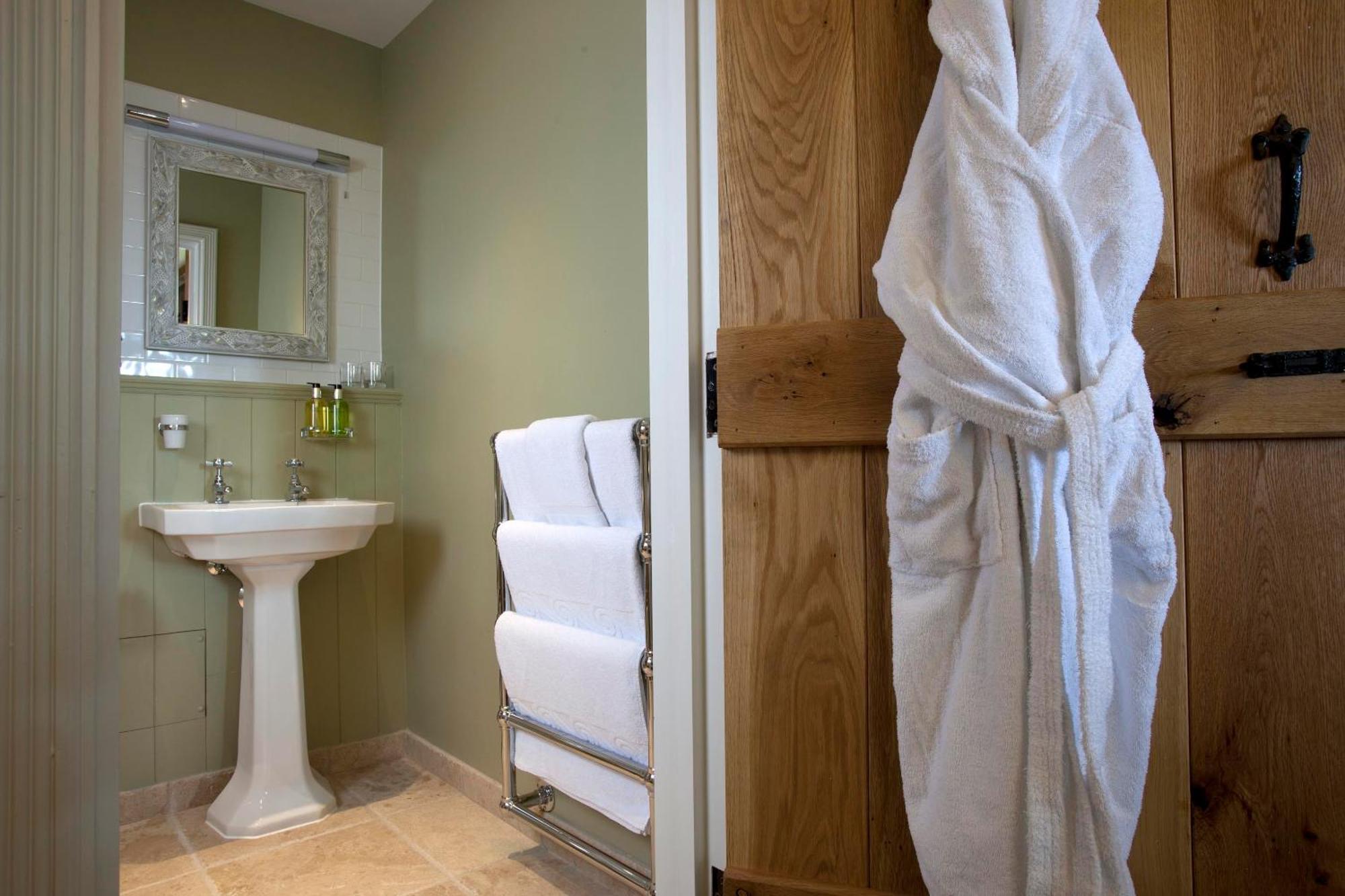 The Three Crowns Hotel Chagford Buitenkant foto A bathrobe hanging on a door