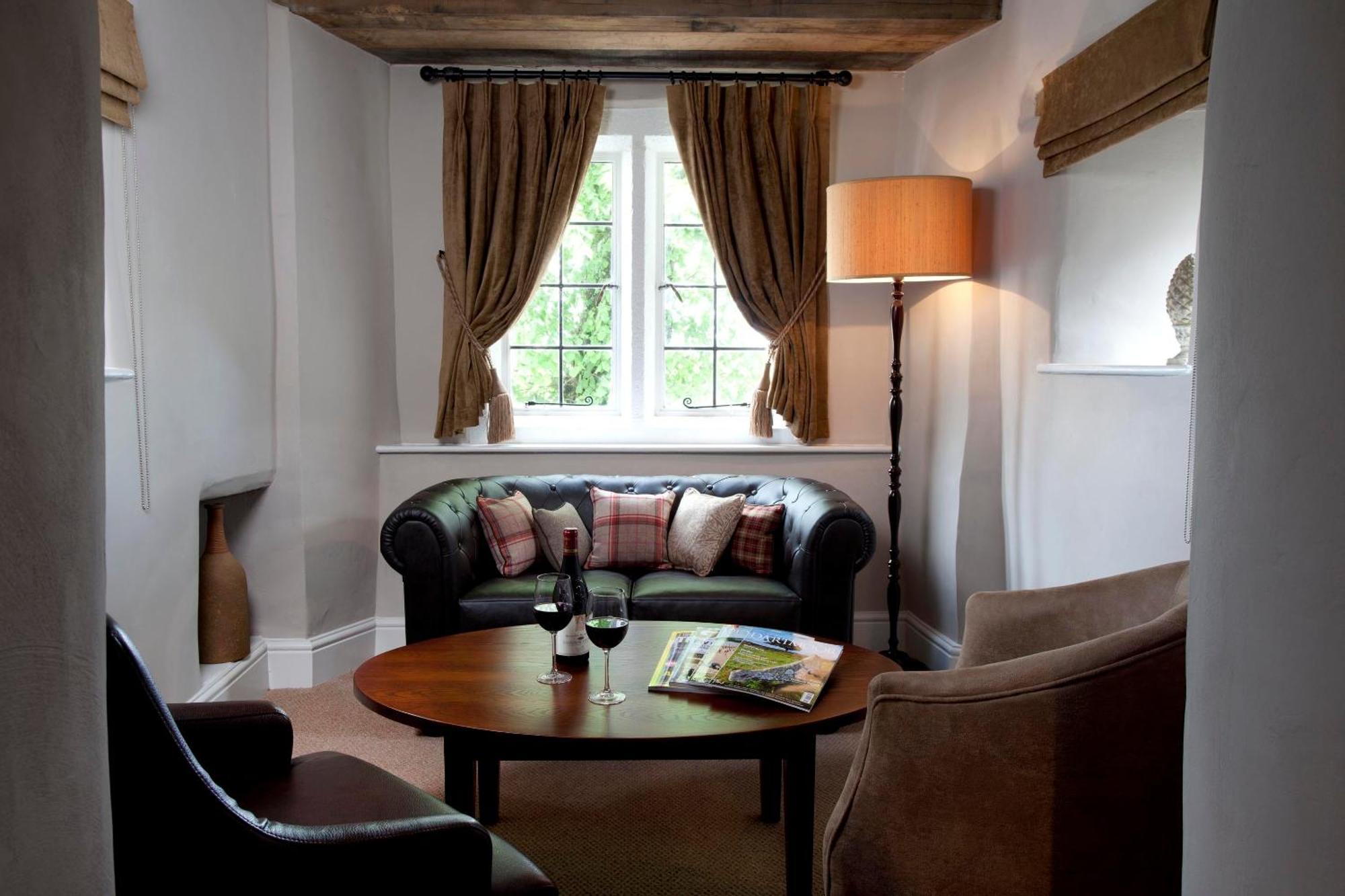 The Three Crowns Hotel Chagford Buitenkant foto The lounge at The Old Vicarage