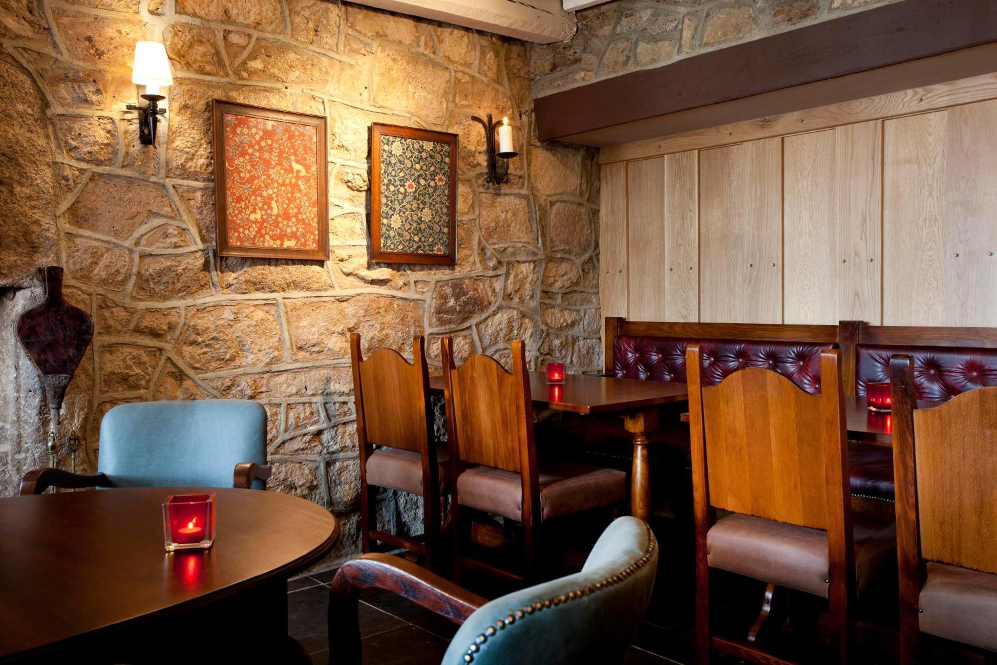 The Three Crowns Hotel Chagford Buitenkant foto The interior of the restaurant