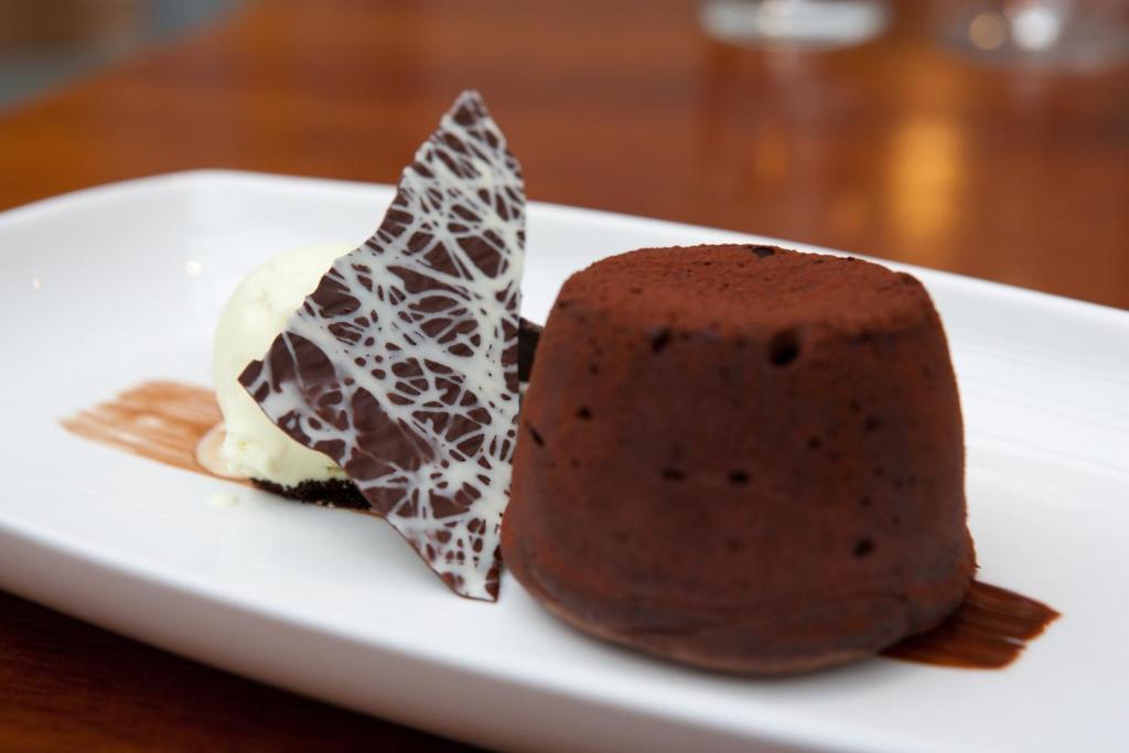 The Three Crowns Hotel Chagford Buitenkant foto Chocolate pudding