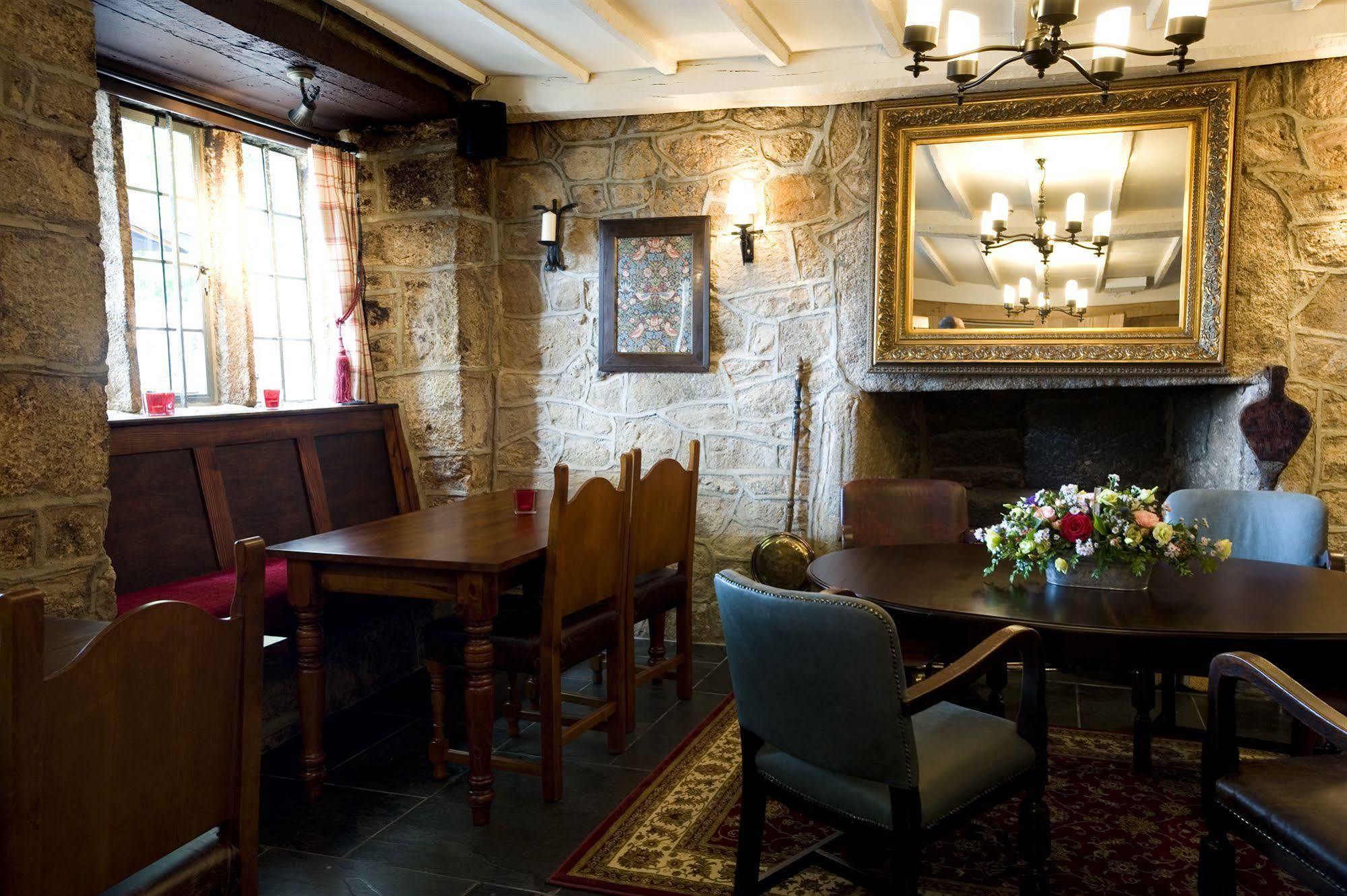 The Three Crowns Hotel Chagford Buitenkant foto The interior of the pub